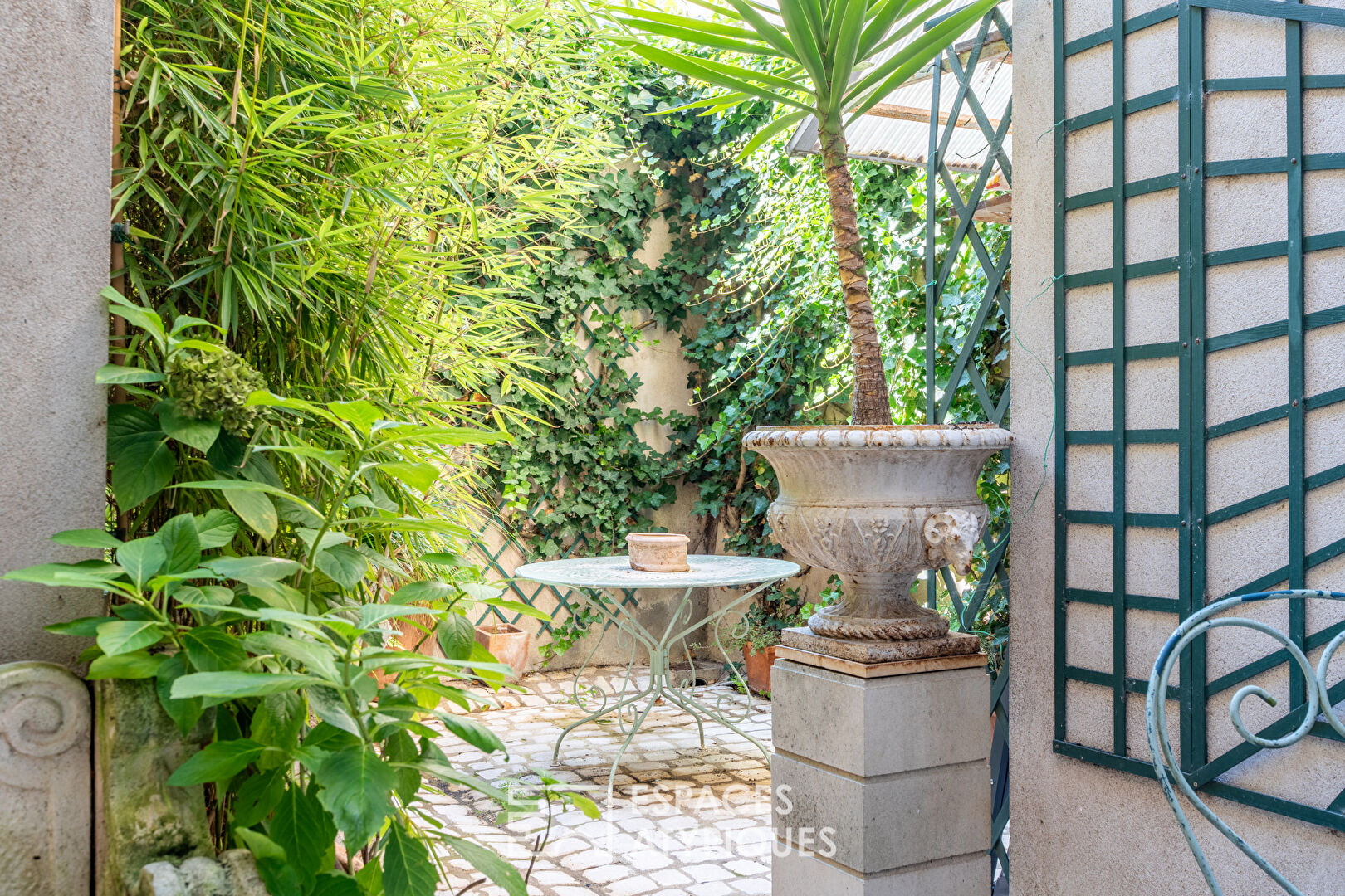 Charming apartment with courtyard in the historic heart of Tours