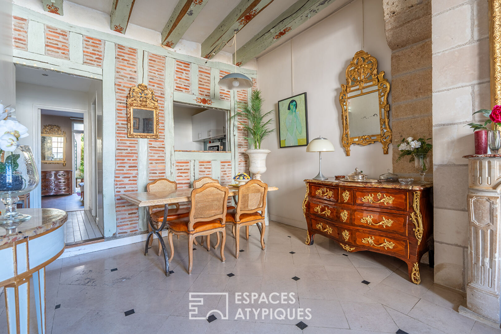 Charming apartment with courtyard in the historic heart of Tours