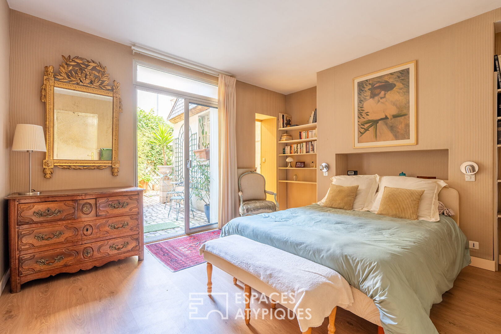 Charming apartment with courtyard in the historic heart of Tours