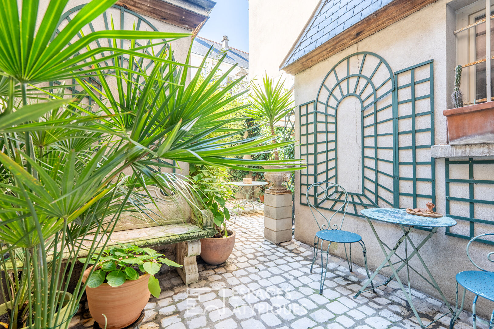 Charming apartment with courtyard in the historic heart of Tours
