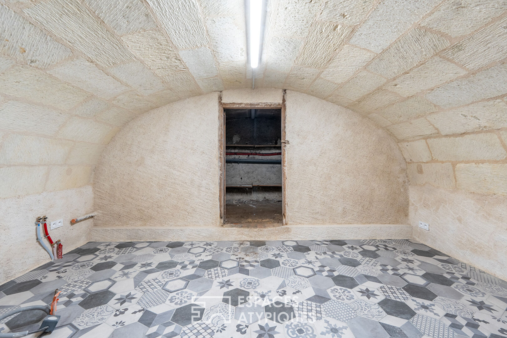 Hotel particulier d’exception avec cour et stationnement