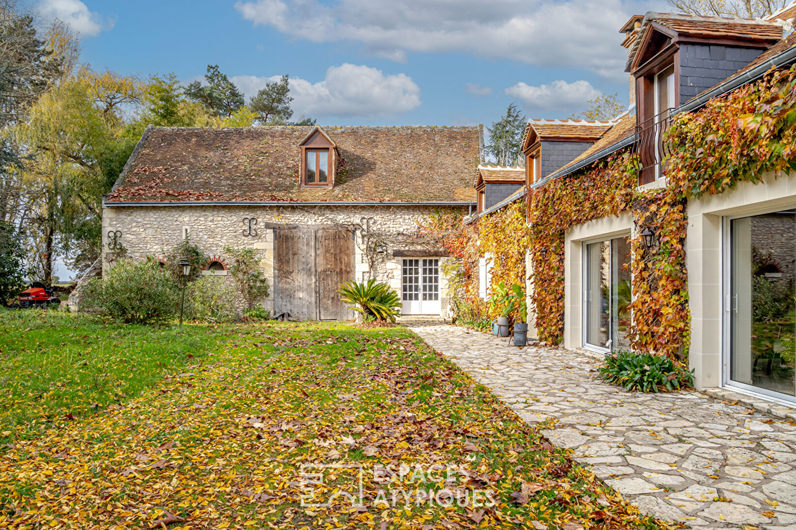 Longère rénovée avec dépendances et piscine