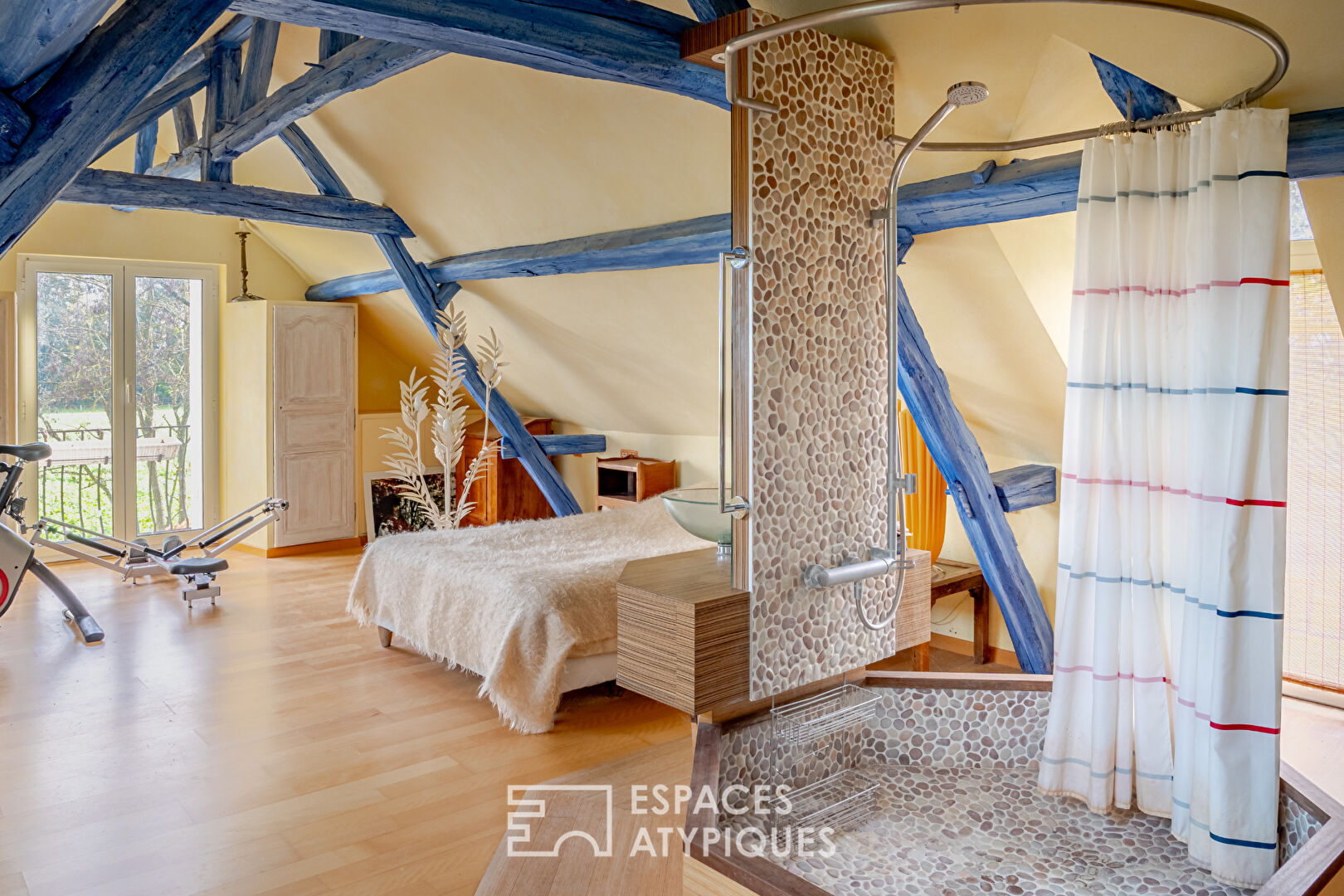 Longère rénovée avec dépendances et piscine