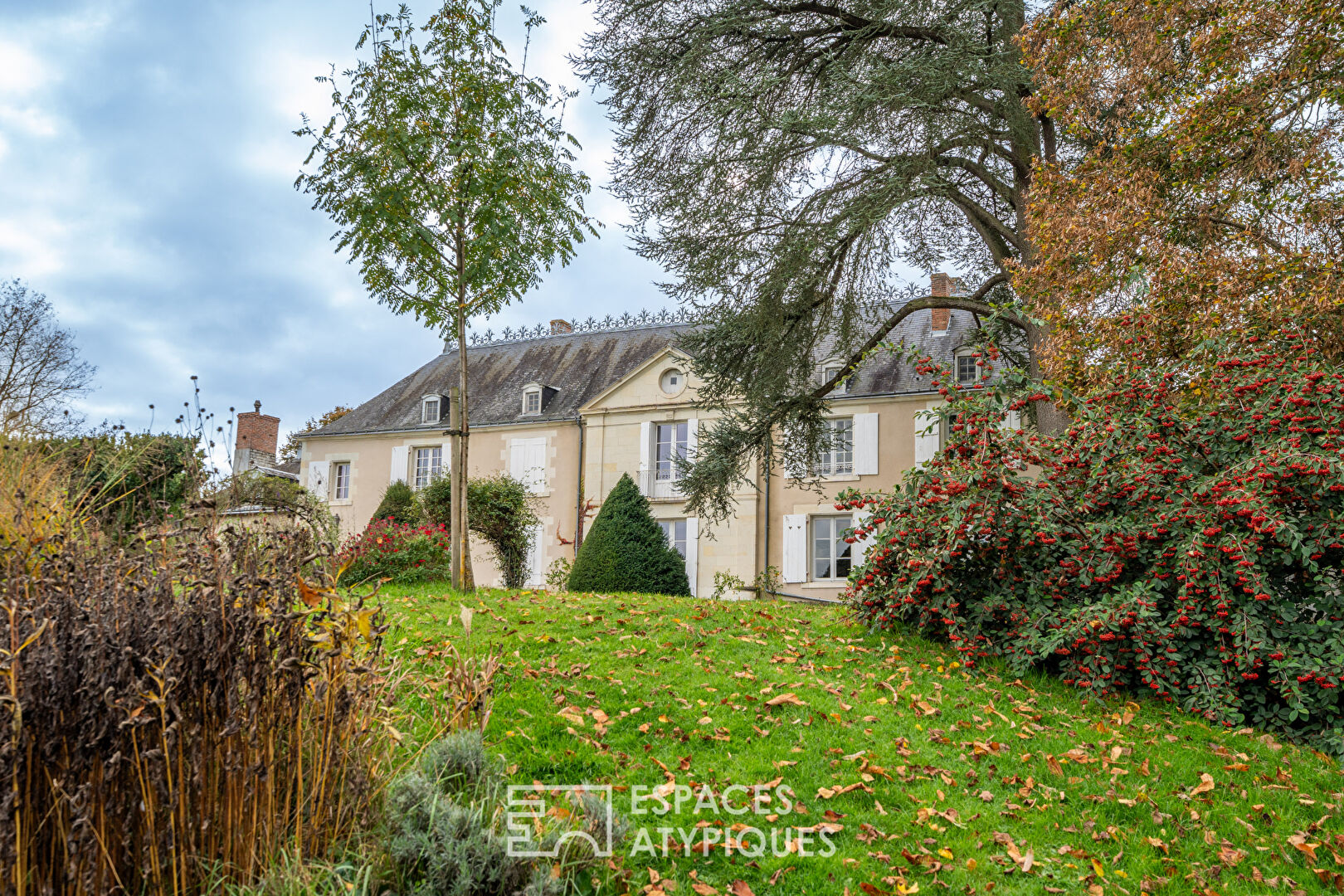 Propriété Directoire avec gîte, dépendances et piscine