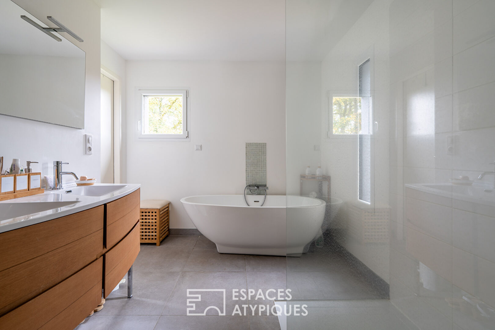 Havre contemporain avec piscine et appartement indépendant