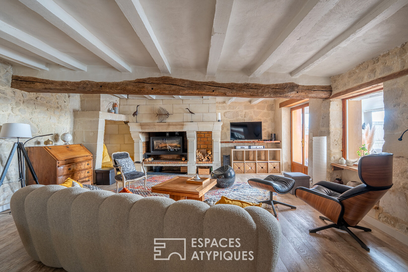 Longère avec piscine au milieu des vignes