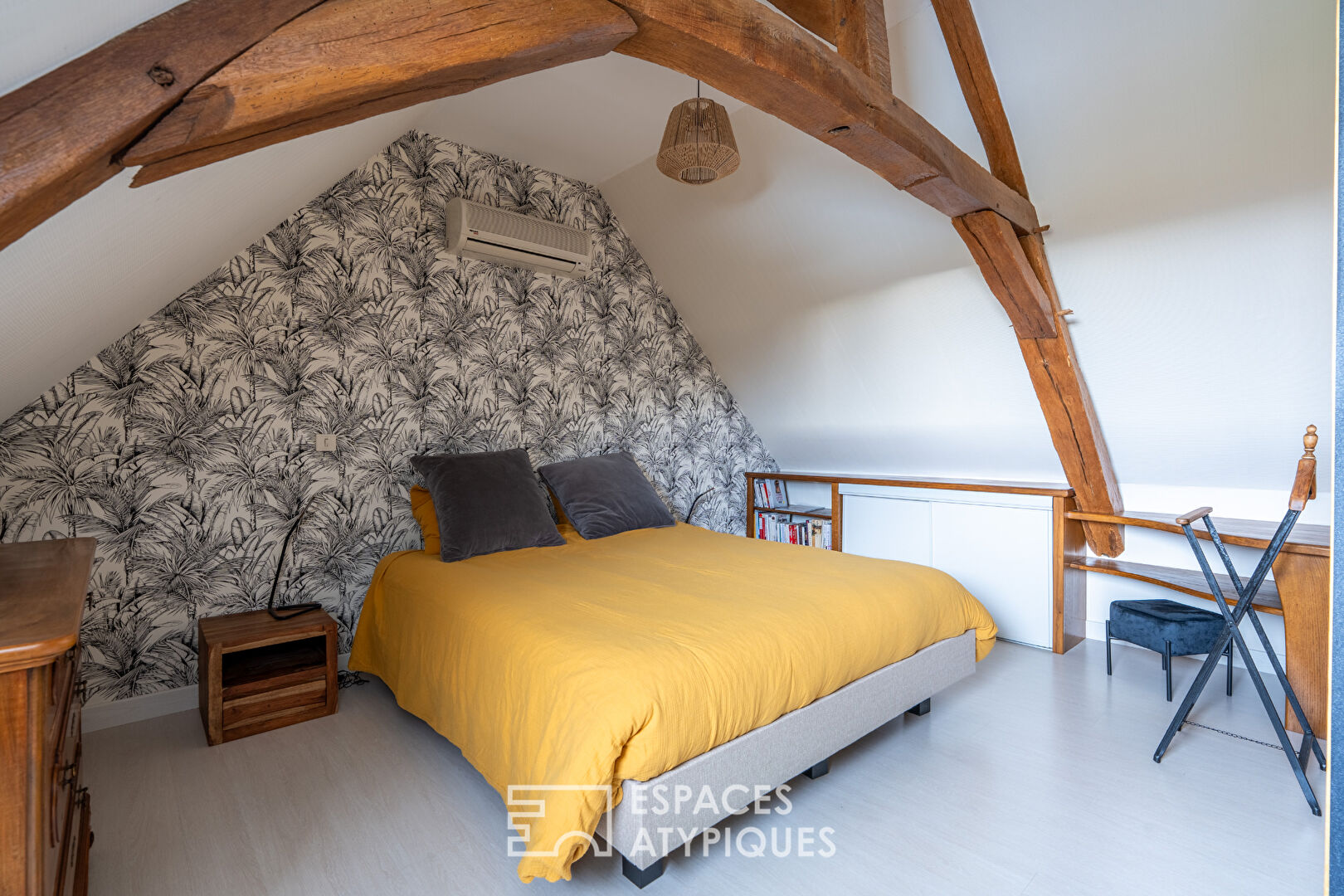 Longère avec piscine au milieu des vignes