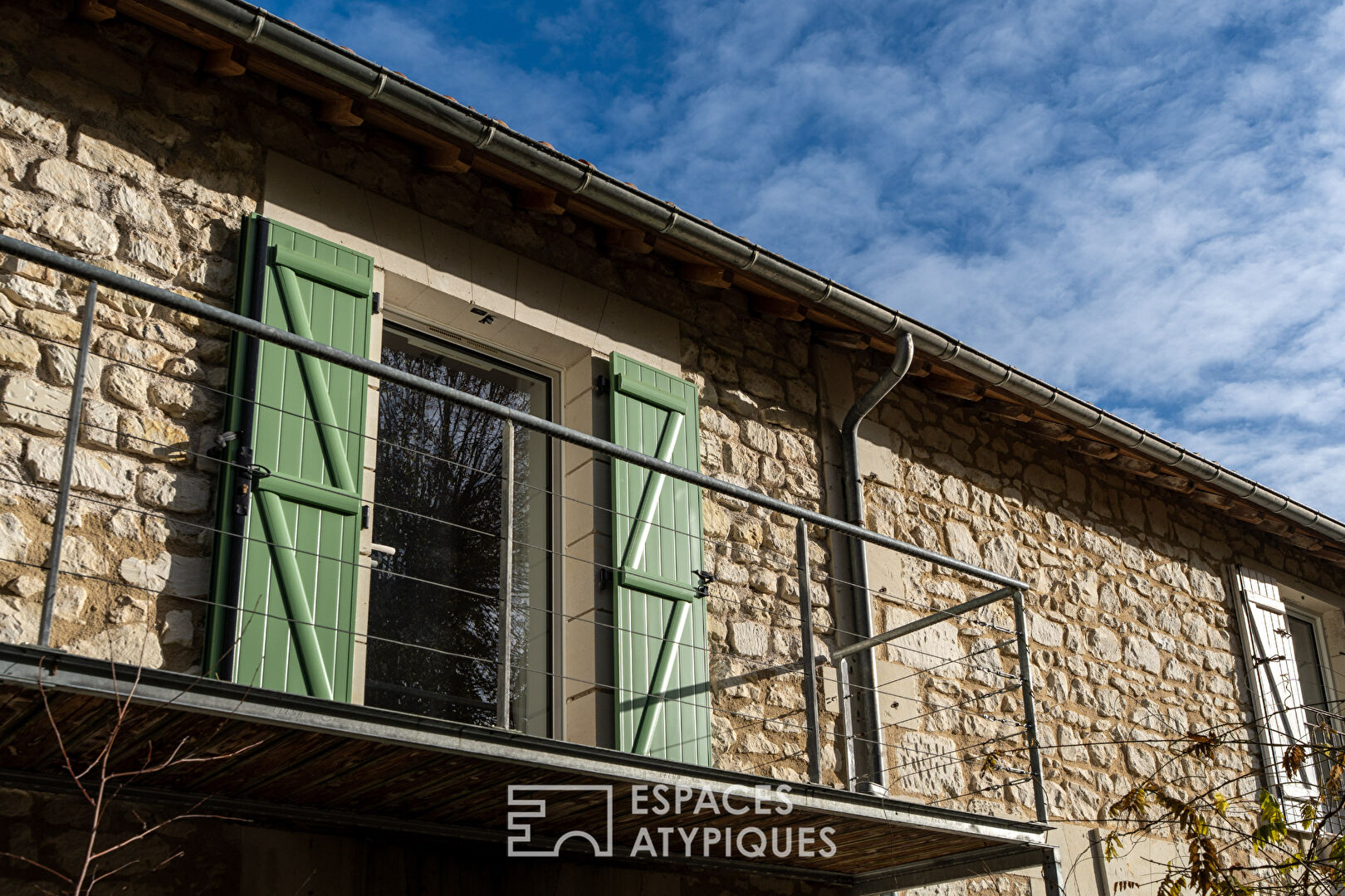 Propriété historique rénovée avec piscine naturelle
