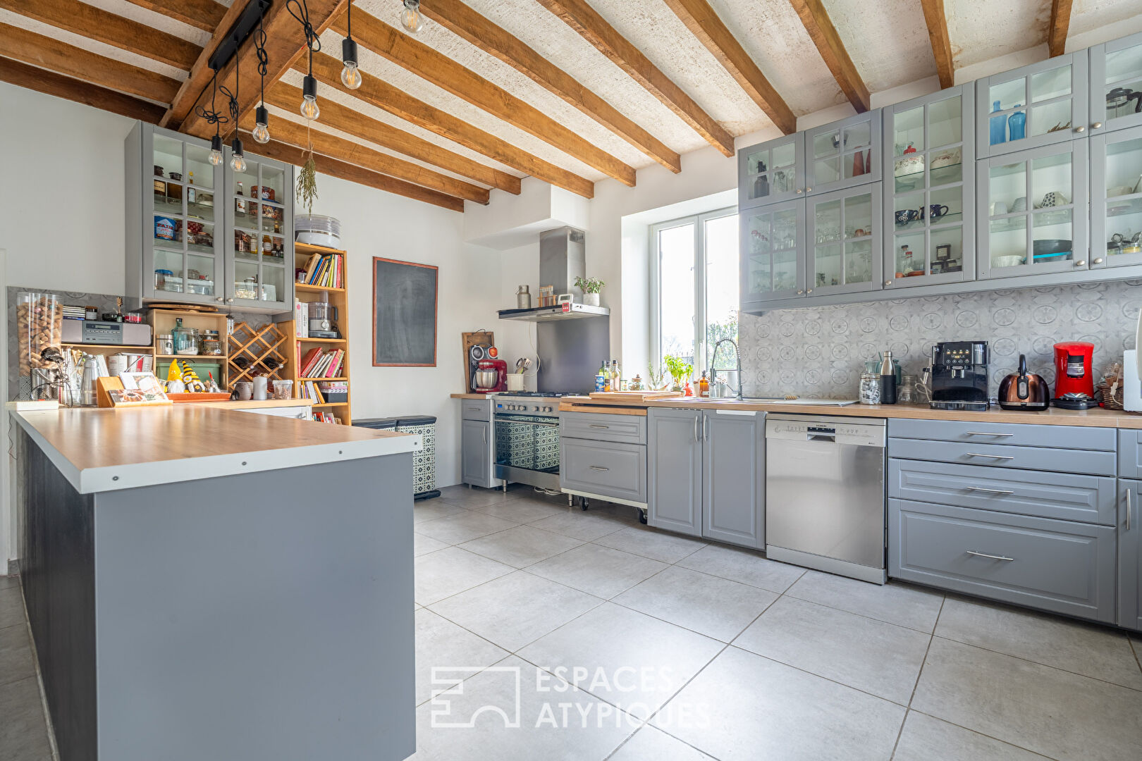 Propriété historique rénovée avec piscine naturelle