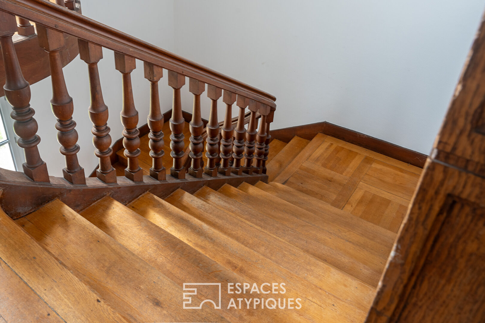 The elegance of a castle, the intimacy of an apartment