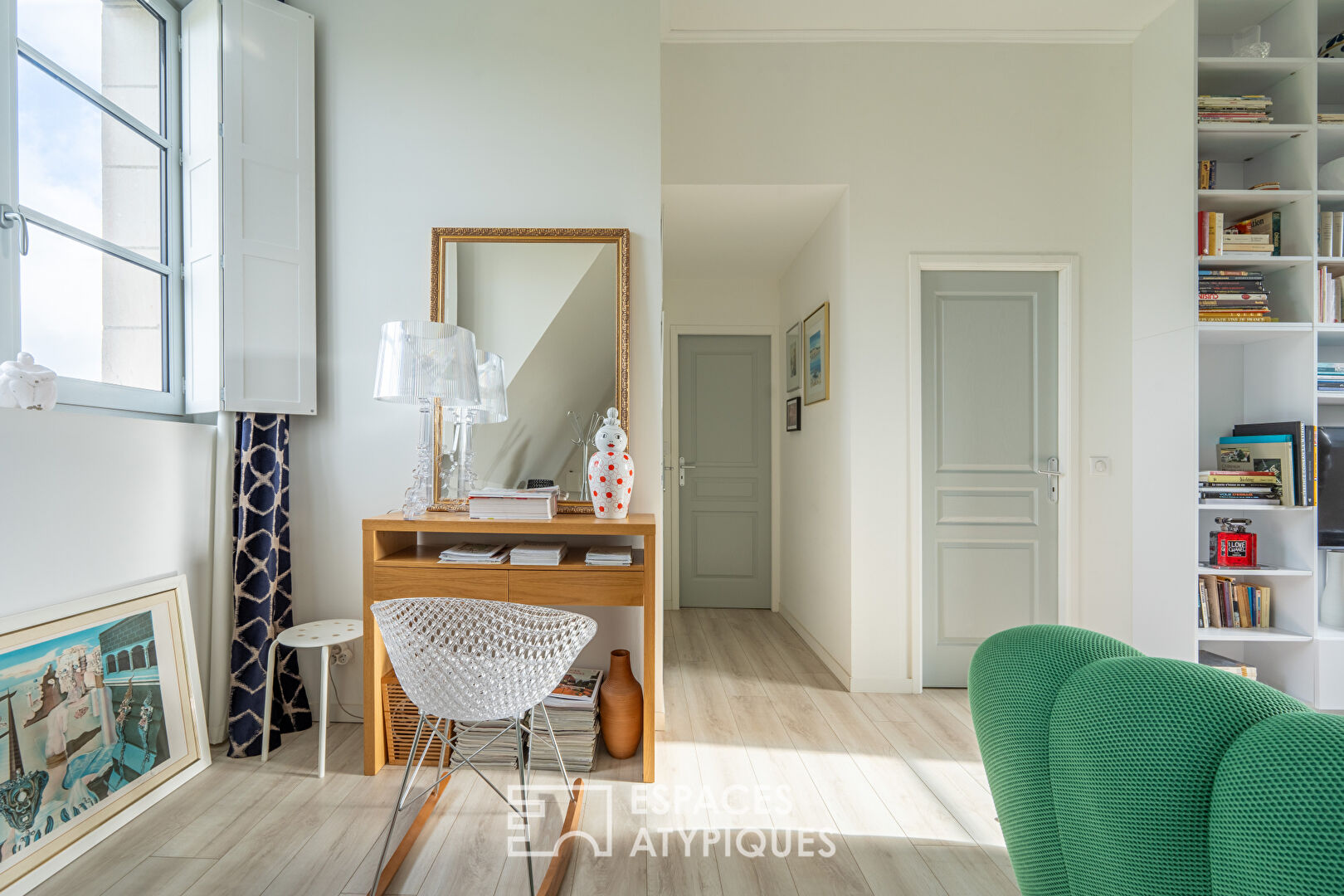 The elegance of a castle, the intimacy of an apartment