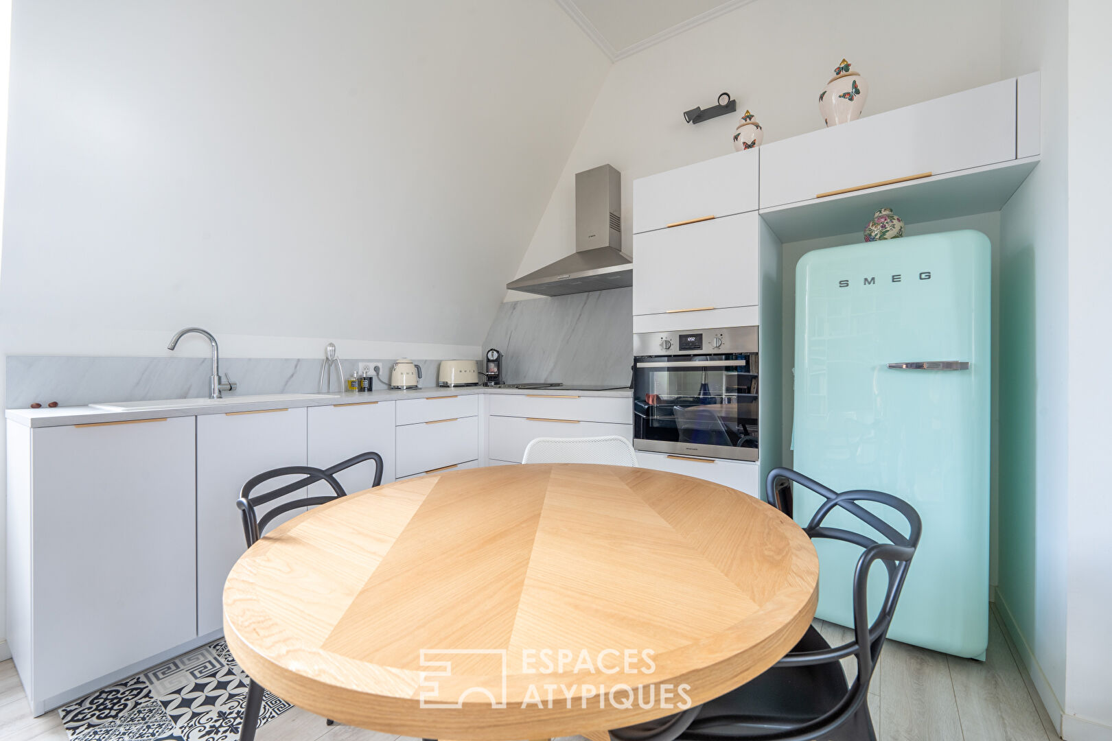 The elegance of a castle, the intimacy of an apartment