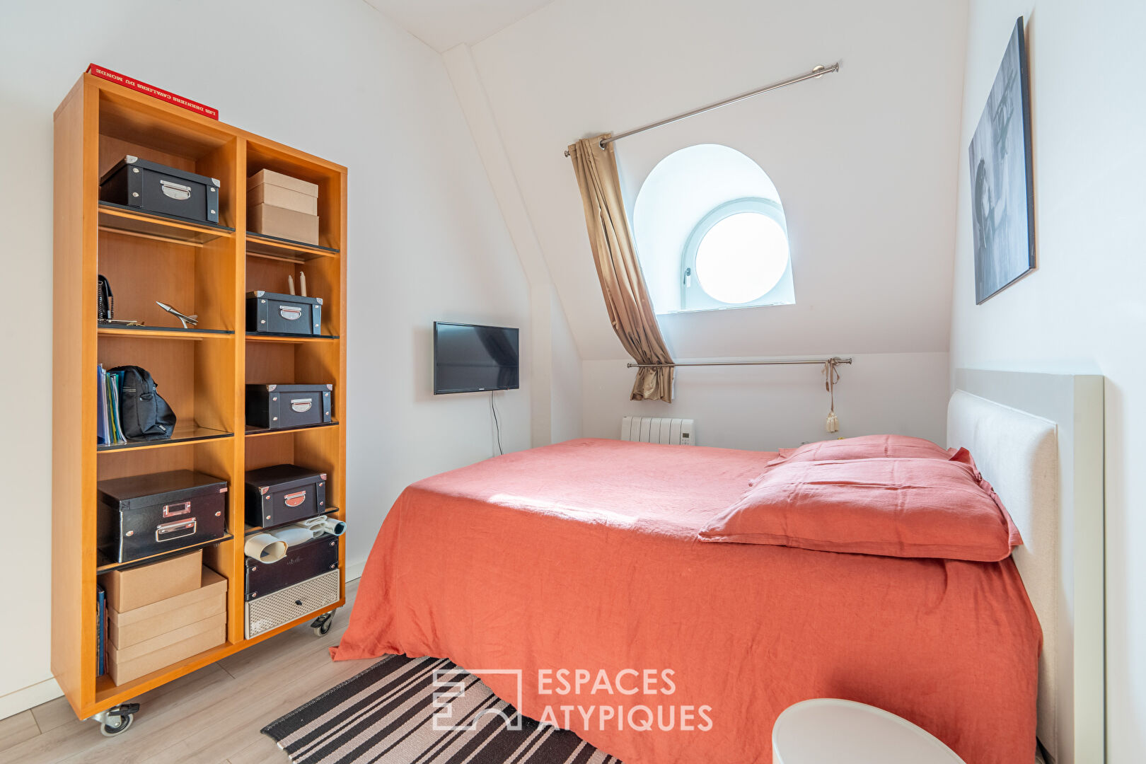 The elegance of a castle, the intimacy of an apartment