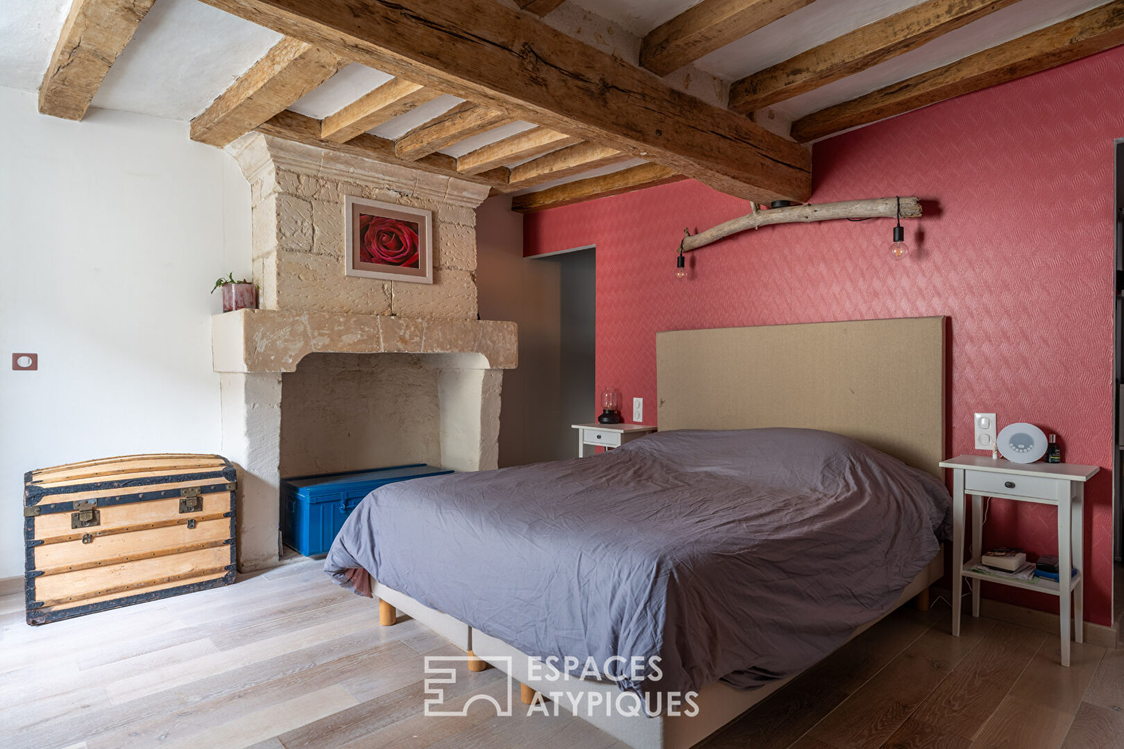 Authentique maison de bourg en pierre avec garage et cave voûtée