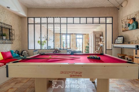 Between stone and light, a troglodyte house designed for the family
