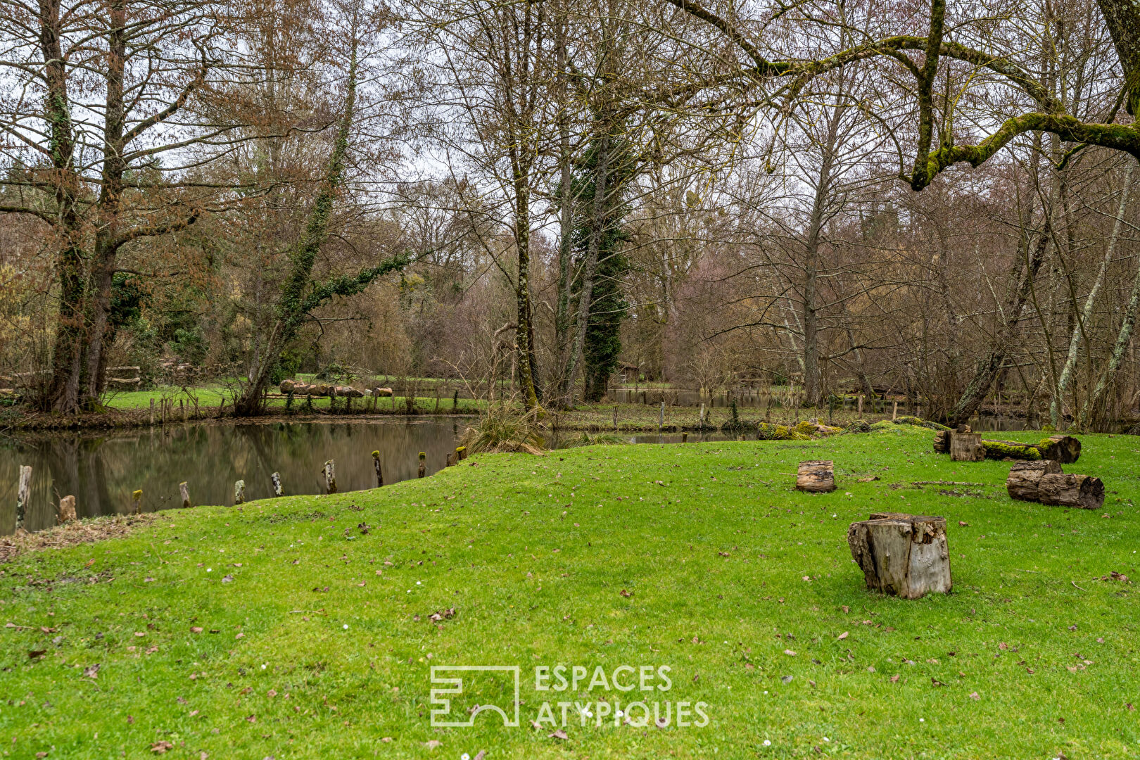 Moulin XVIIIe d&rsquo;exception au coeur d&rsquo;un écrin naturel