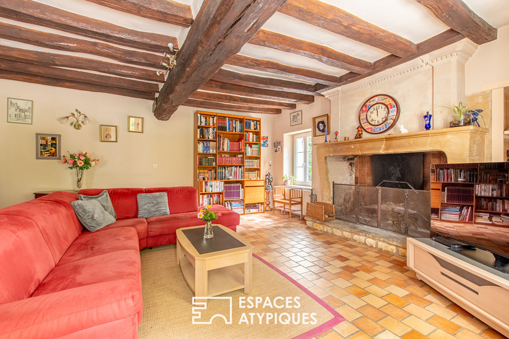 Maison de campagne avec piscine au milieu des vignes
