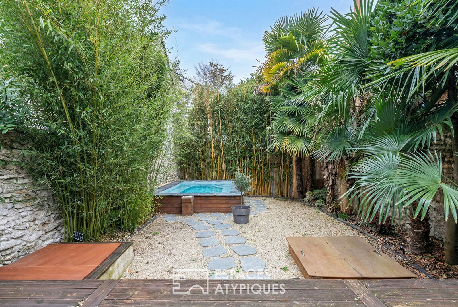 Appartement de caractère avec jardin et bassin privé aux Halles
