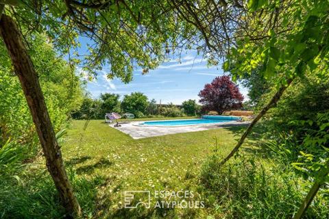 Elegant 19th century building in the heart of South Touraine