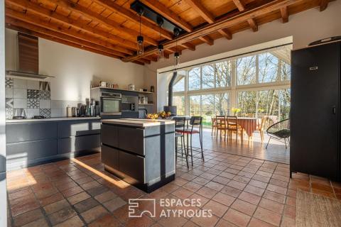 Maison de charme avec extension contemporaine surplombant le golf