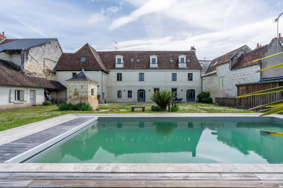 Maison de caractére avec piscine et dépendances aux portes de la cité royale de loches