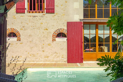 Dans l’ancien clos du prieuré, maison de caractère avec piscine