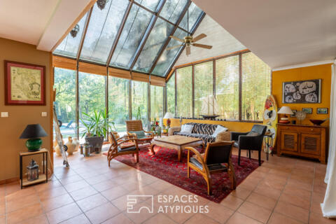 Bright family home with swimming pool