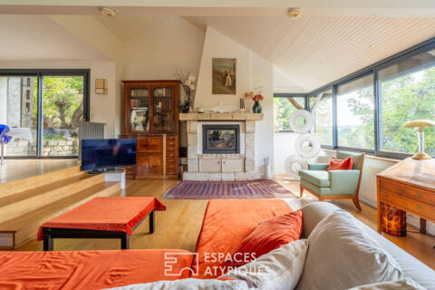 Maison de caractère nichée dans son domaine boisé