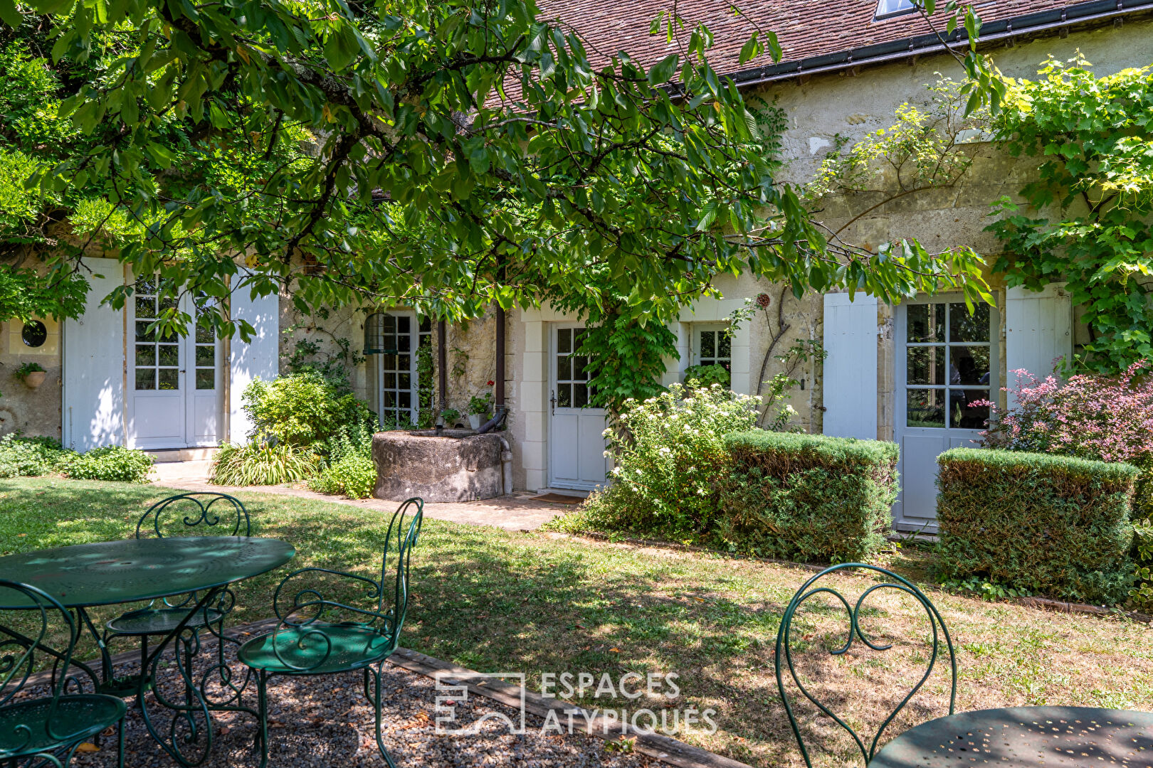 Old character house with garden on the outskirts of Amboise