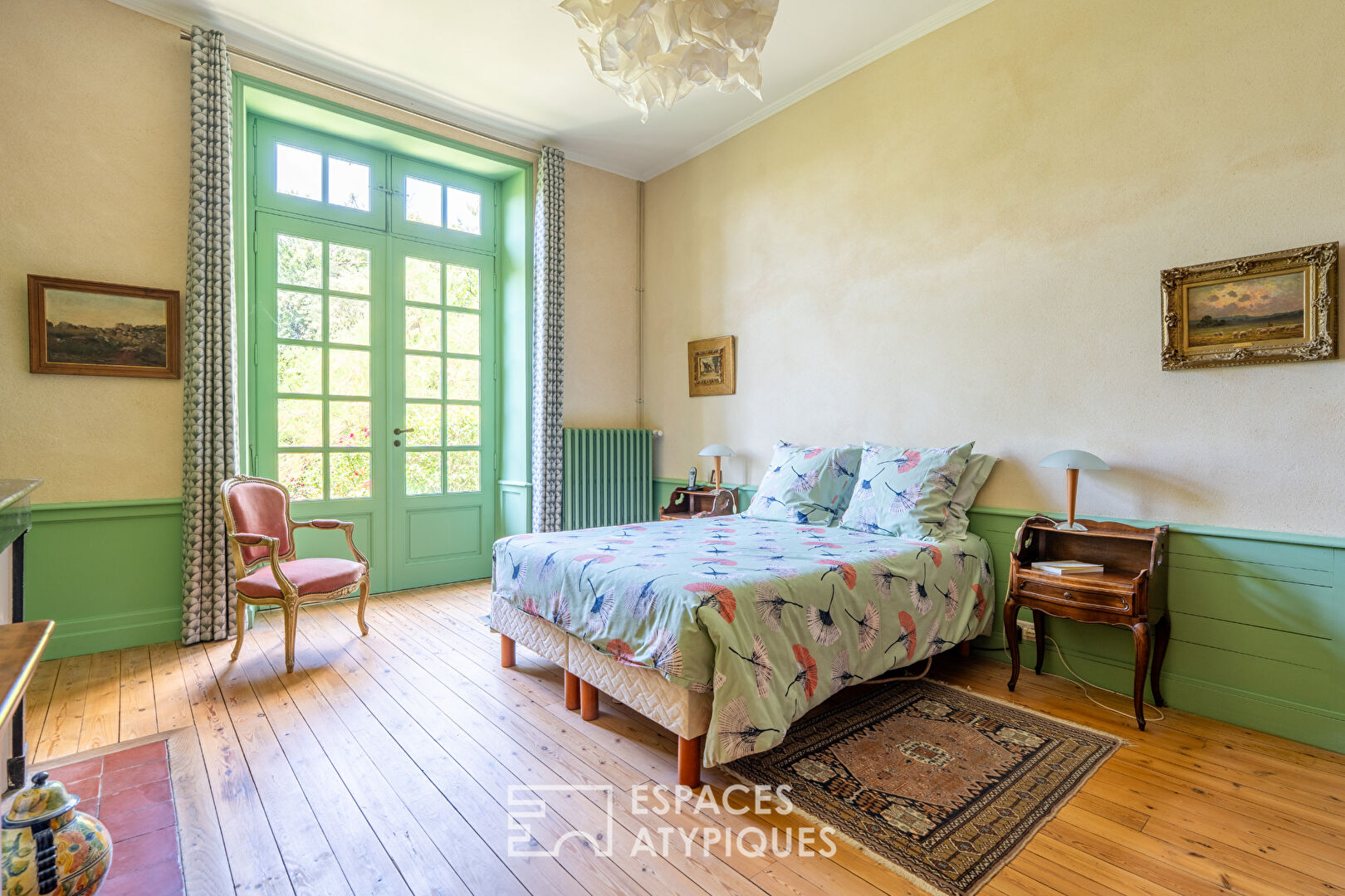 Old character house with garden on the outskirts of Amboise