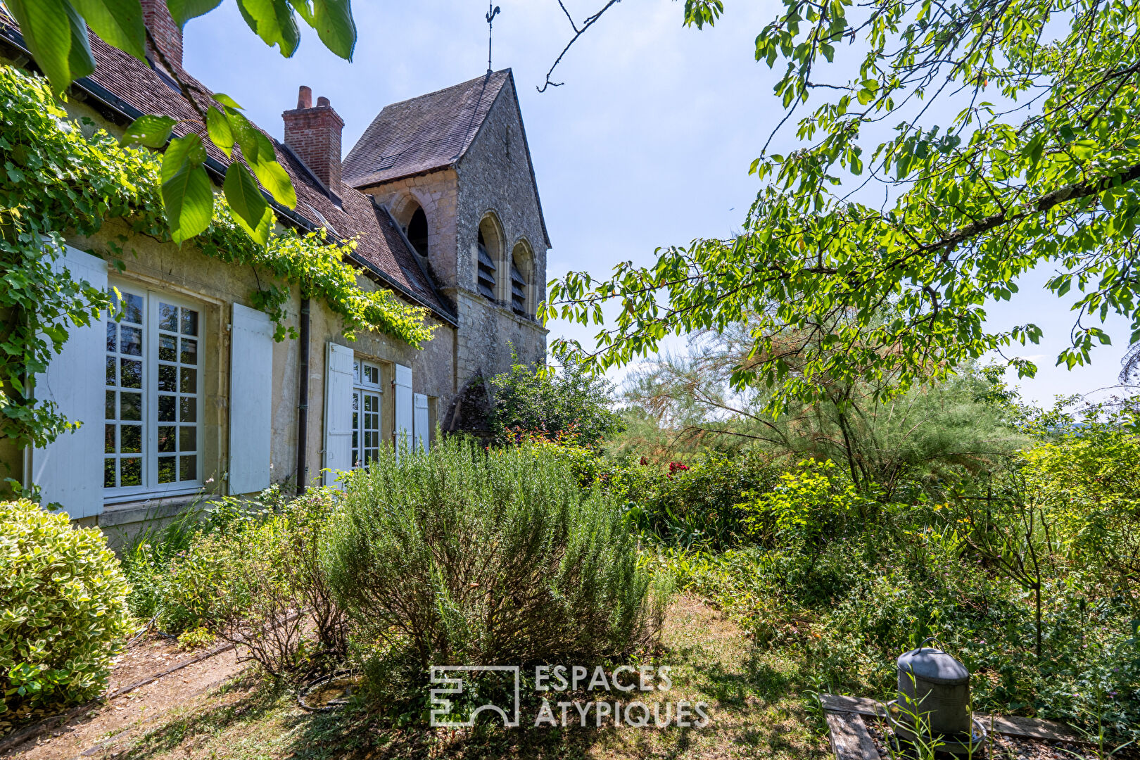 Old character house with garden on the outskirts of Amboise