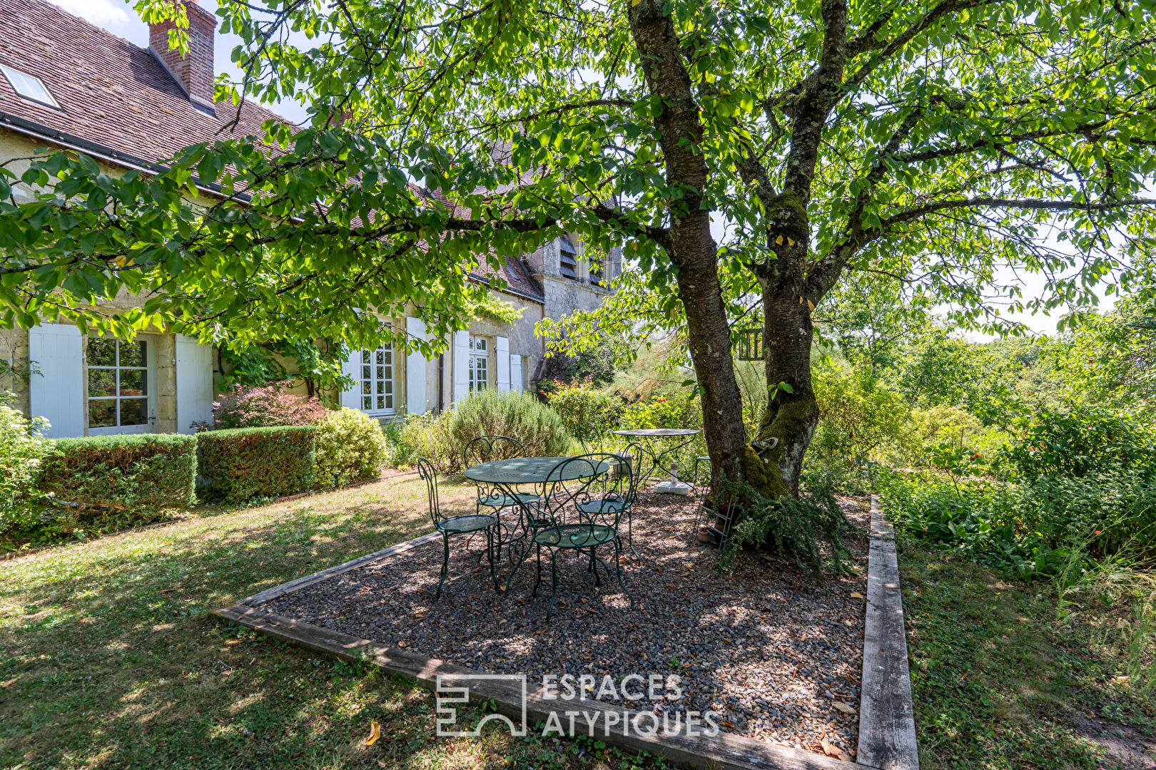 Old character house with garden on the outskirts of Amboise