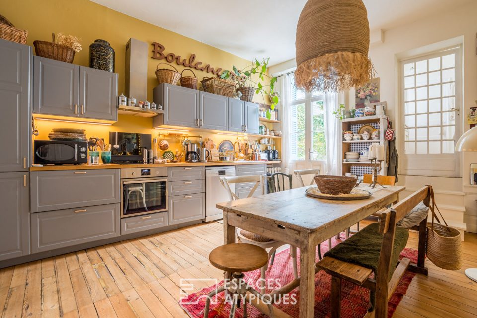 Superbe appartement de charme avec cour au coeur de tours