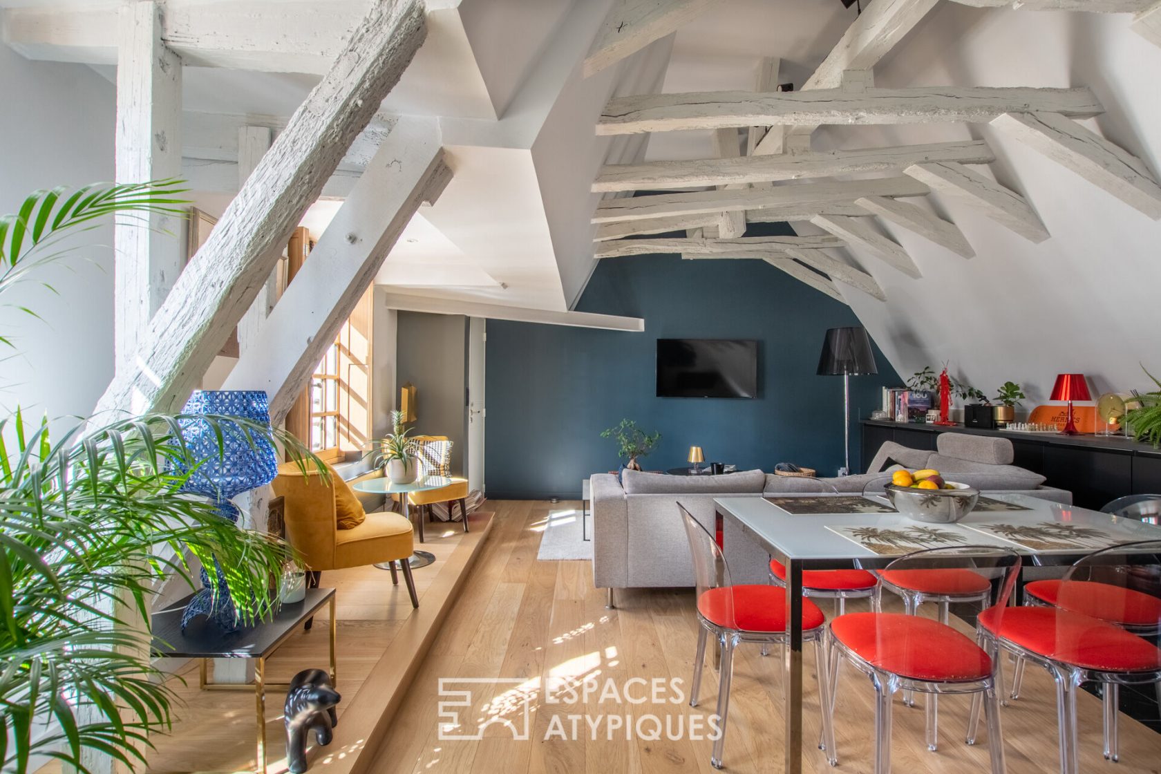 Appartement de caractère sous les toits entièrement rénové