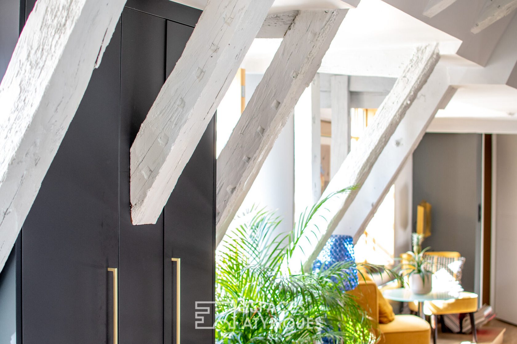 Appartement de caractère sous les toits entièrement rénové