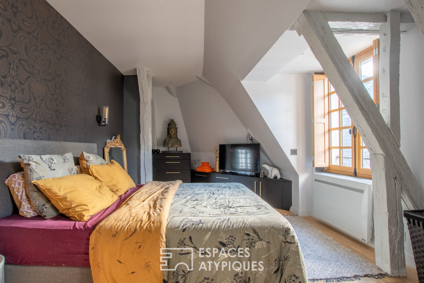 Appartement de caractère sous les toits entièrement rénové
