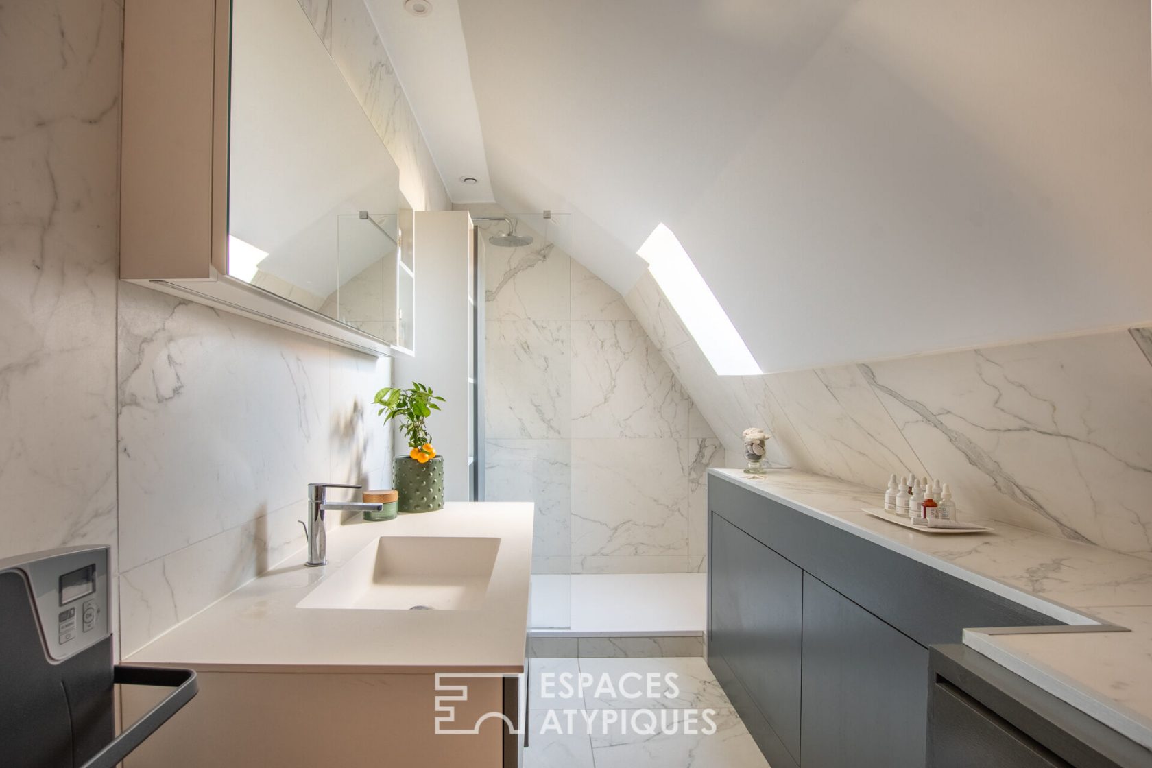 Appartement de caractère sous les toits entièrement rénové