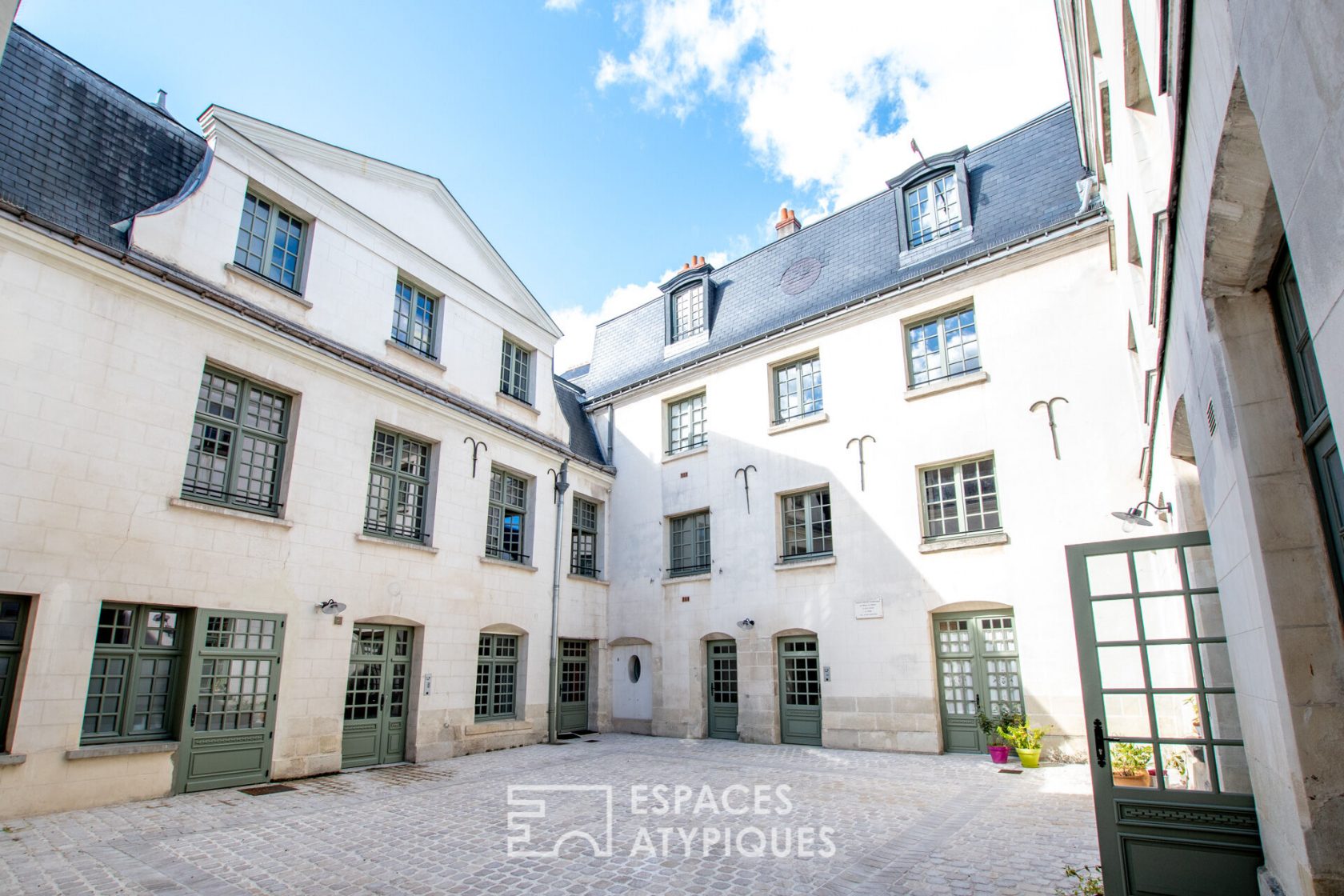 Appartement de caractère sous les toits entièrement rénové