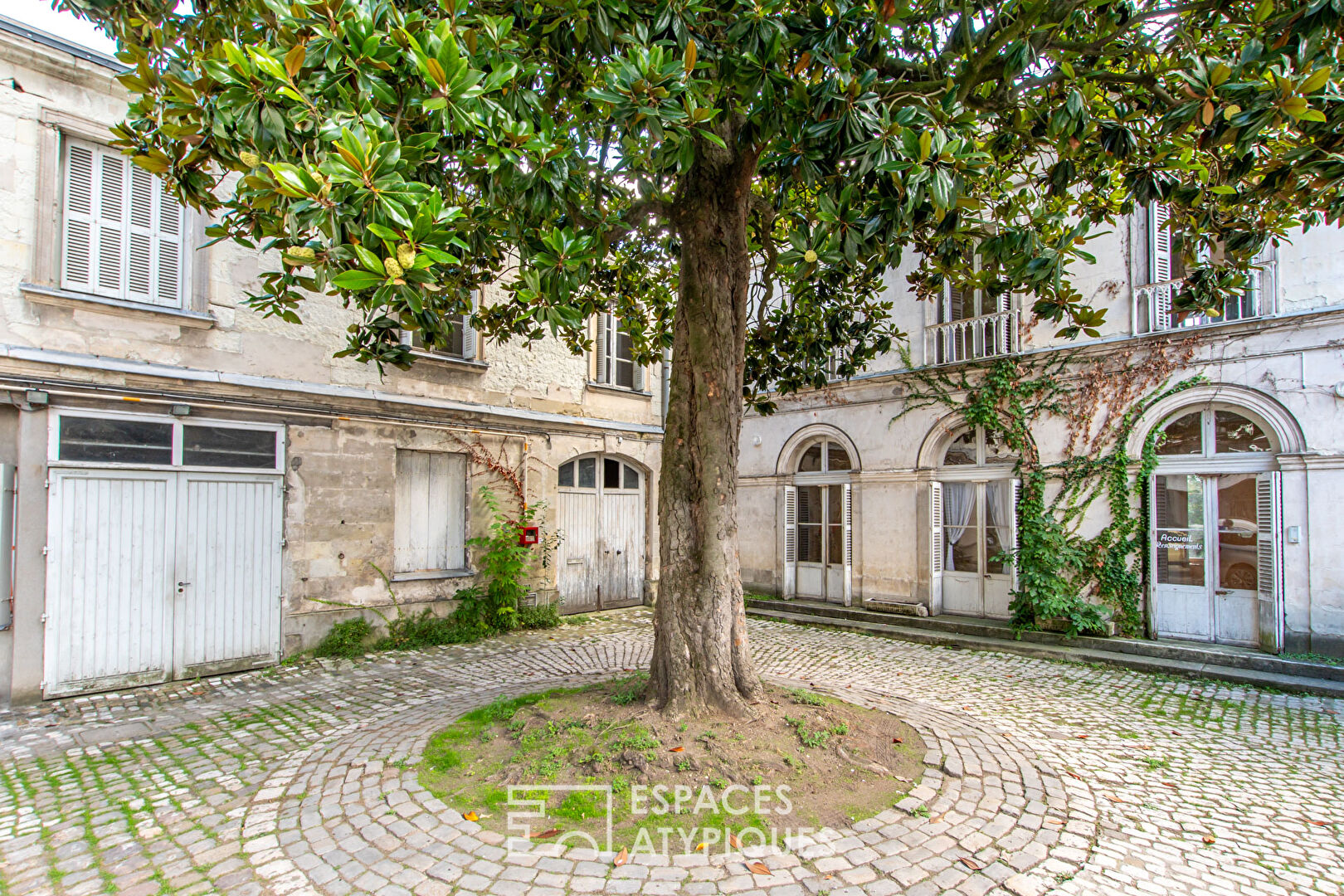 Maison de maître et dépendance dans le coeur historique de Tours