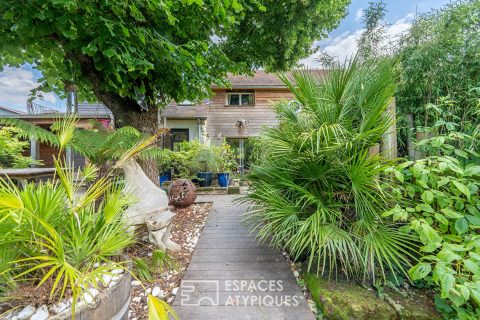 Renovated house with cottage in its green setting
