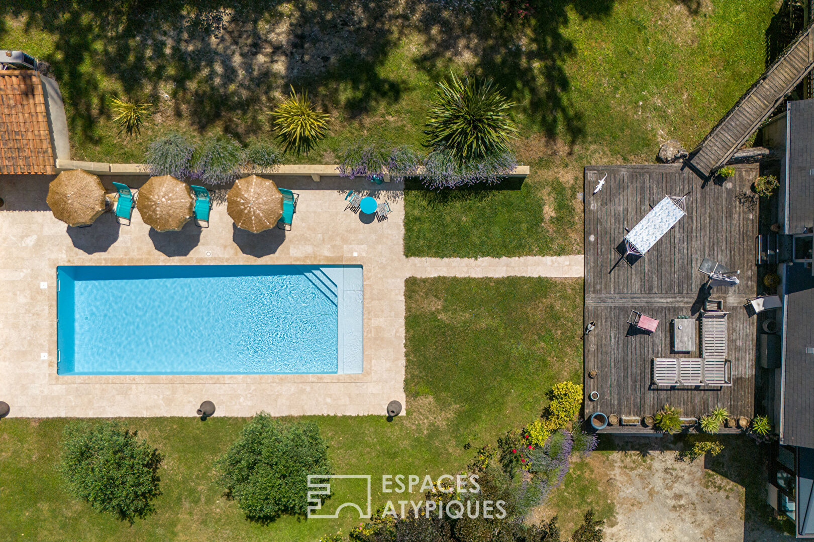 Propriété de caractère entièrement rénovée avec piscine et gîte