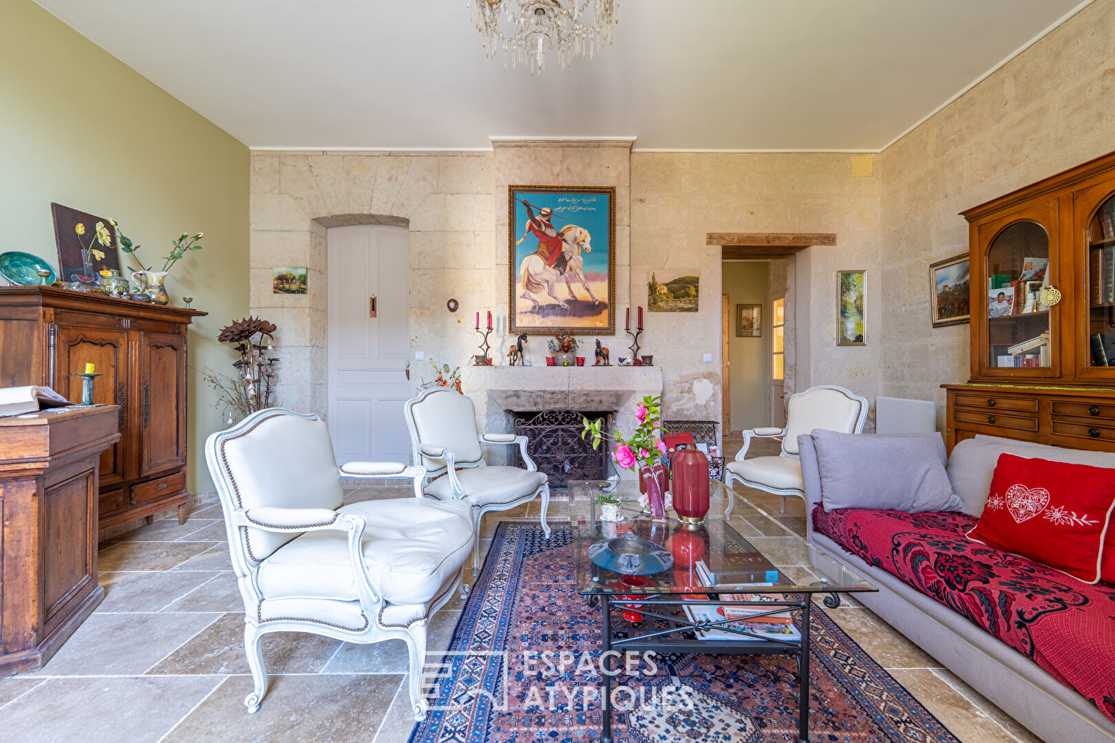 Charming house with exceptional outbuilding in the town center