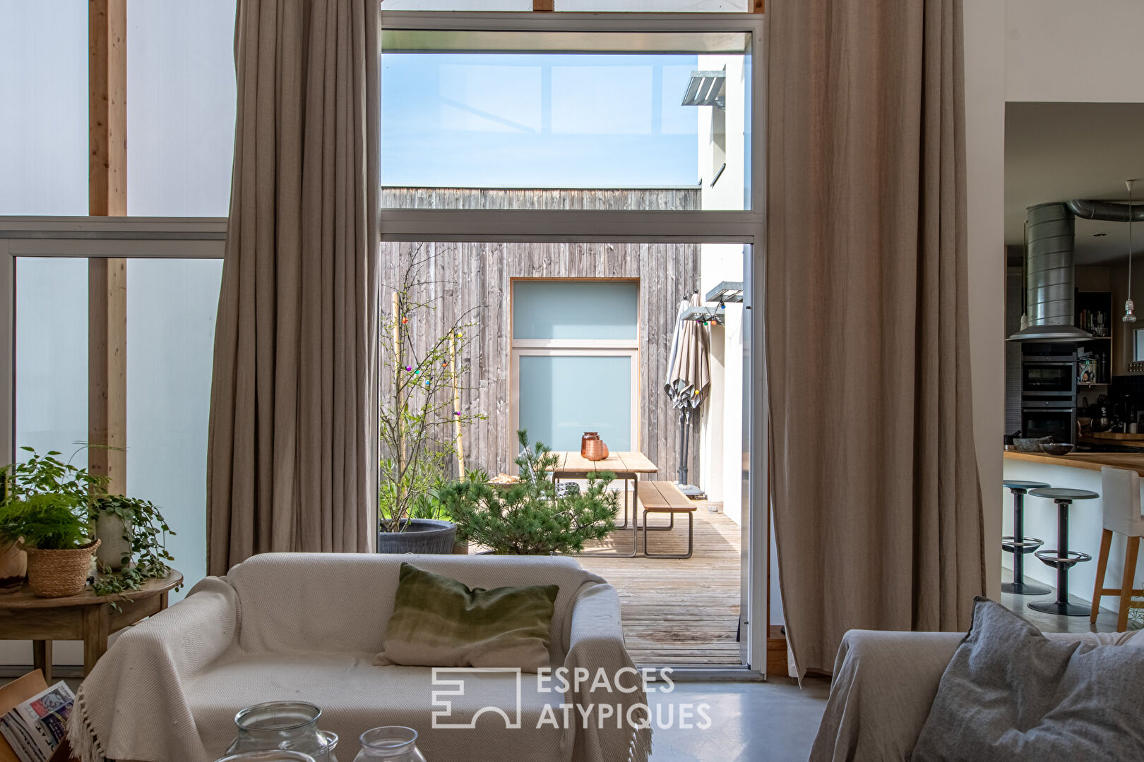 Exceptional architect-designed house in a former factory