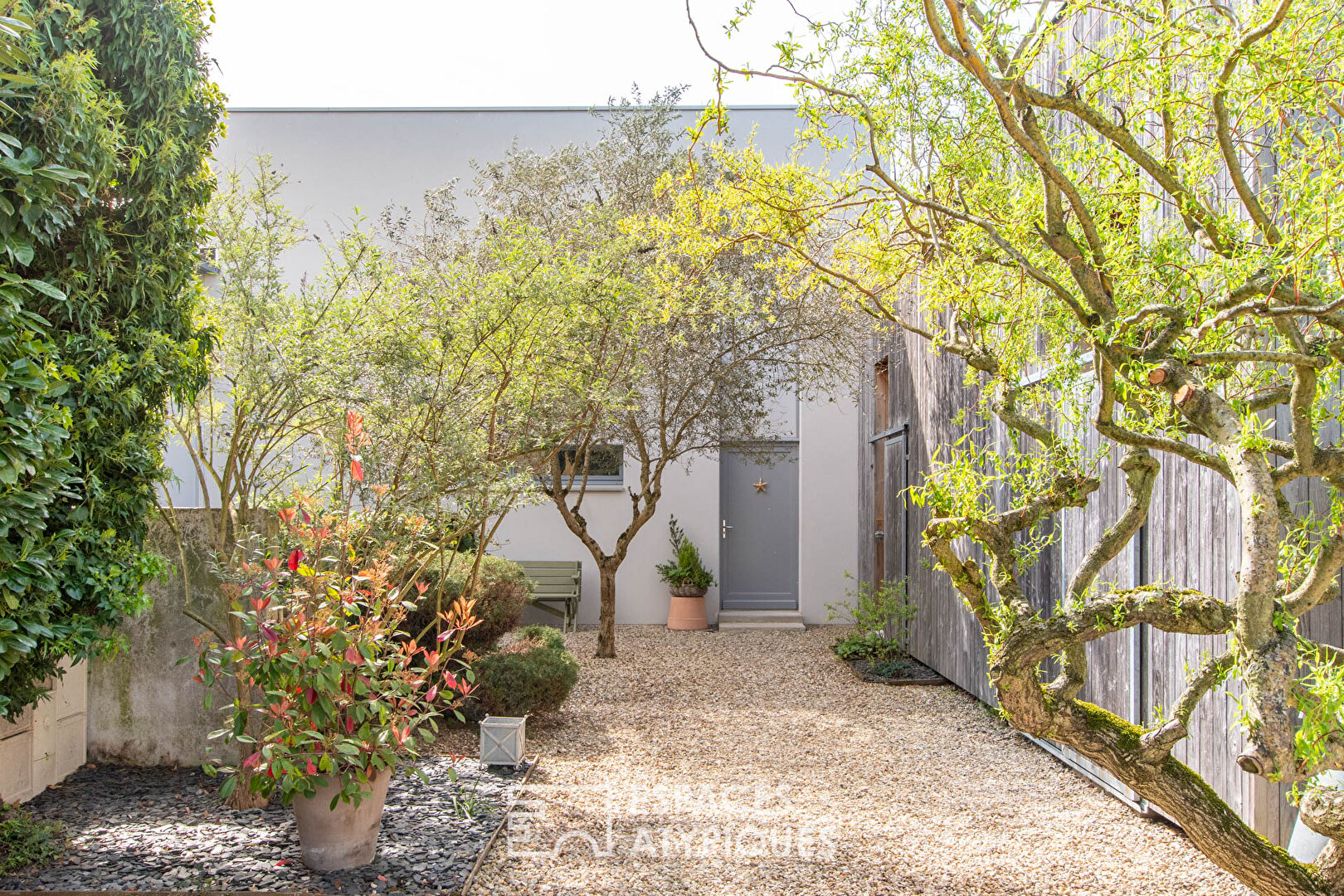Exceptional architect-designed house in a former factory