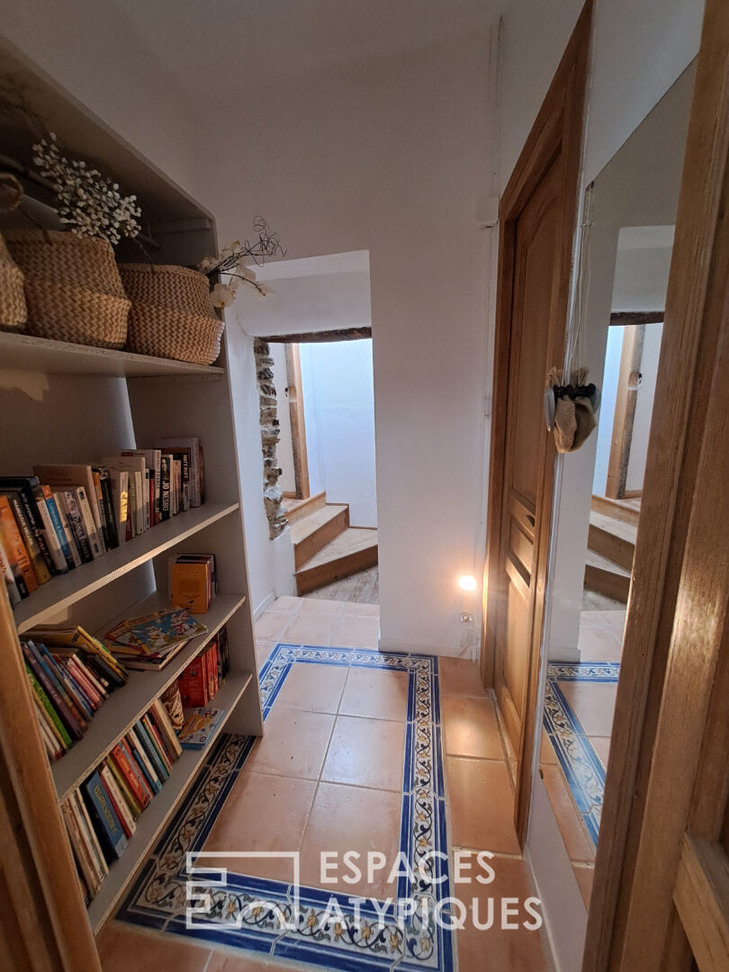 Maison en pierre avec cour arborée et jacuzzi, au coeur du Minervois