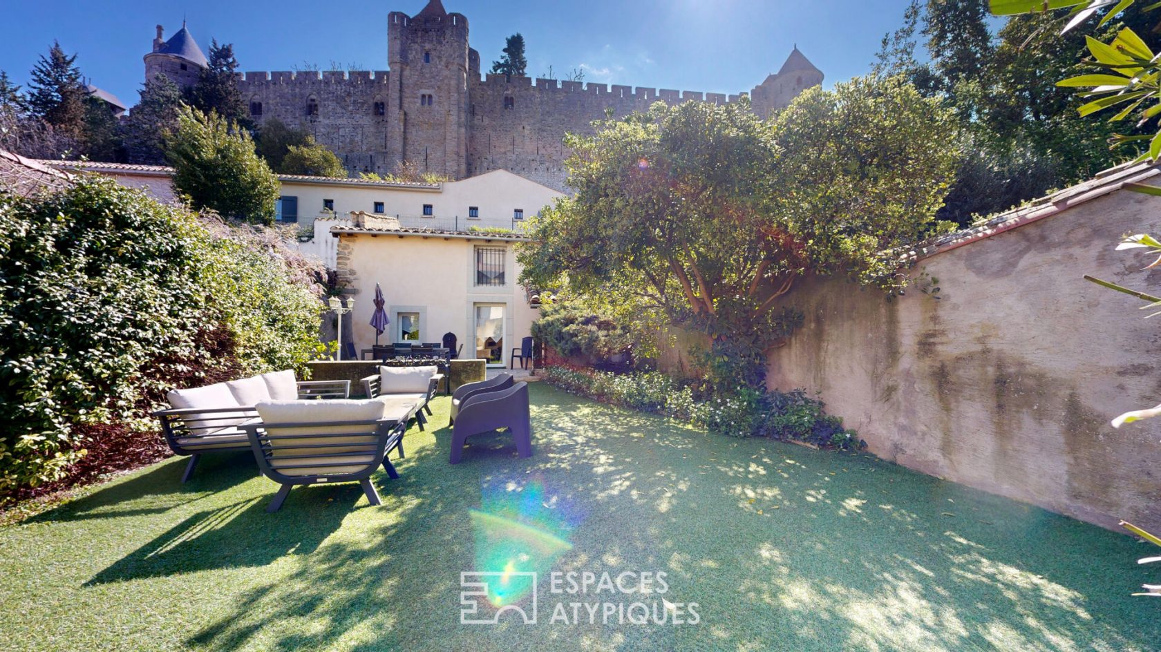 Charmante maison en pierre du XVIIe siècle avec vue sur la Cité de Carcassonne