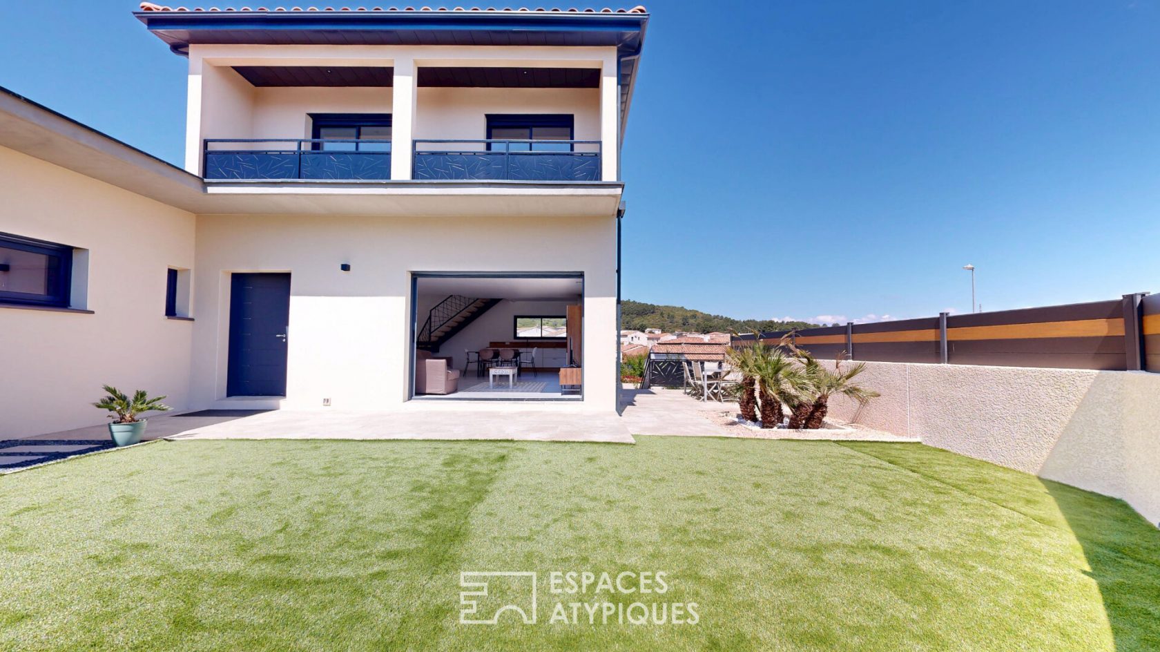 Villa contemporaine neuve avec vue dégagée sur les hauteurs de Narbonne