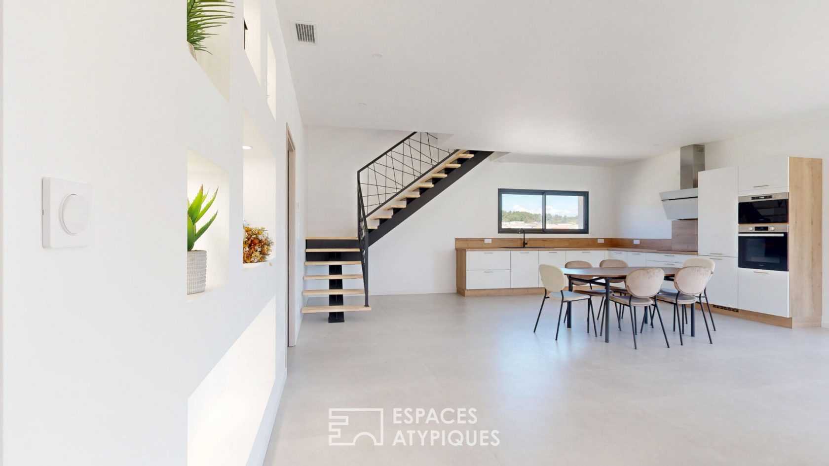 Villa contemporaine neuve avec vue dégagée sur les hauteurs de Narbonne