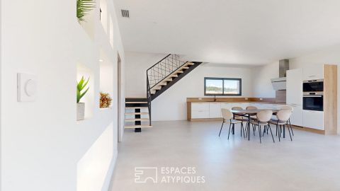 Villa contemporaine neuve avec vue dégagée sur les hauteurs de Narbonne