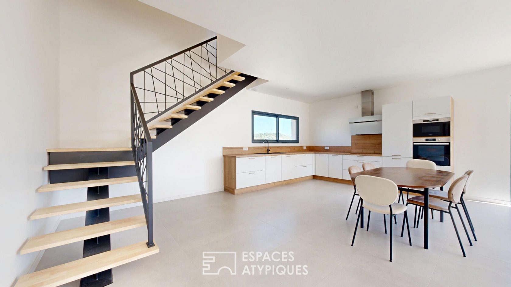 Villa contemporaine neuve avec vue dégagée sur les hauteurs de Narbonne